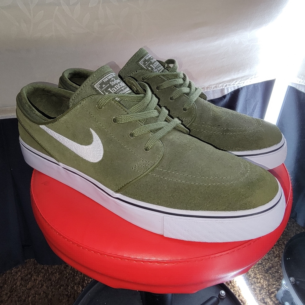 Nike SB Zoom Janoski Olive / White US MENS Size 10 Stefan Janoski * Rare *